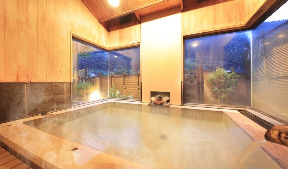 「山の湯」ひのき風呂 / 2