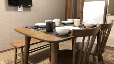 客室内のダイニングエリア / 8