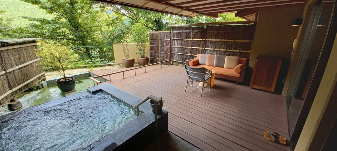 家ごもりから宿ごもりへ。絶景を臨む露天風呂付き客室3495780