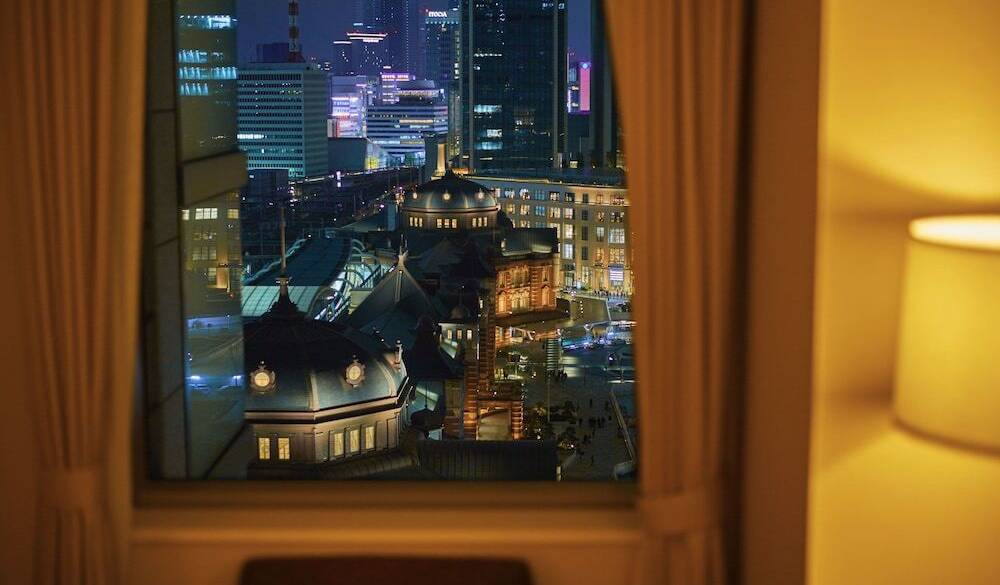 東京駅の夜景を
ゆったりと眺めて
 / 2
