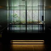 ホテル ザ セレスティン京都祇園（京都府 シティホテル）：坪庭に面した和モダンな大浴場。全身を伸ばしてお湯に浸かれば、日ごろの疲れも忘れそう。 / 5