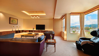 最上階貴賓室 華やぎ ツイン+和室+リビング+檜風呂