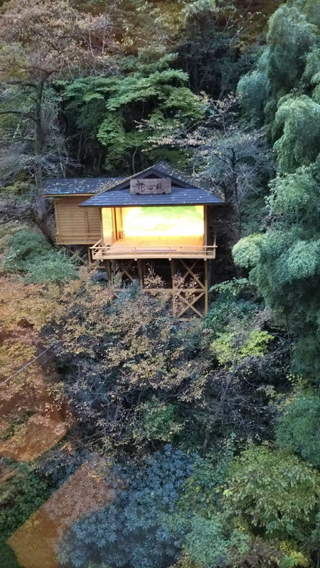 部屋から見える能舞台