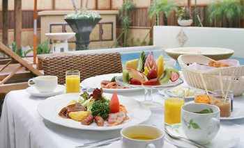 朝食はルームサービスでのんびりと3406422