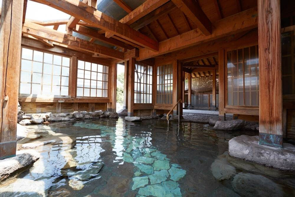 天心の大湯 露天岩風呂(2)