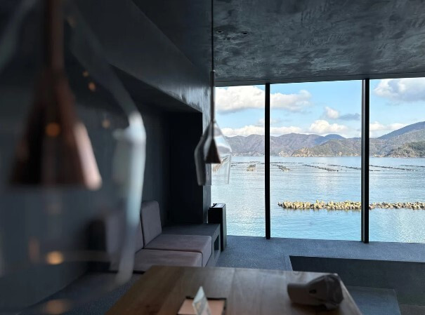 "グレーでもブルーでもない色味が素敵"とmikotabiblogさん。こちらの写真は1番お気に入りのアングルだそう / 3