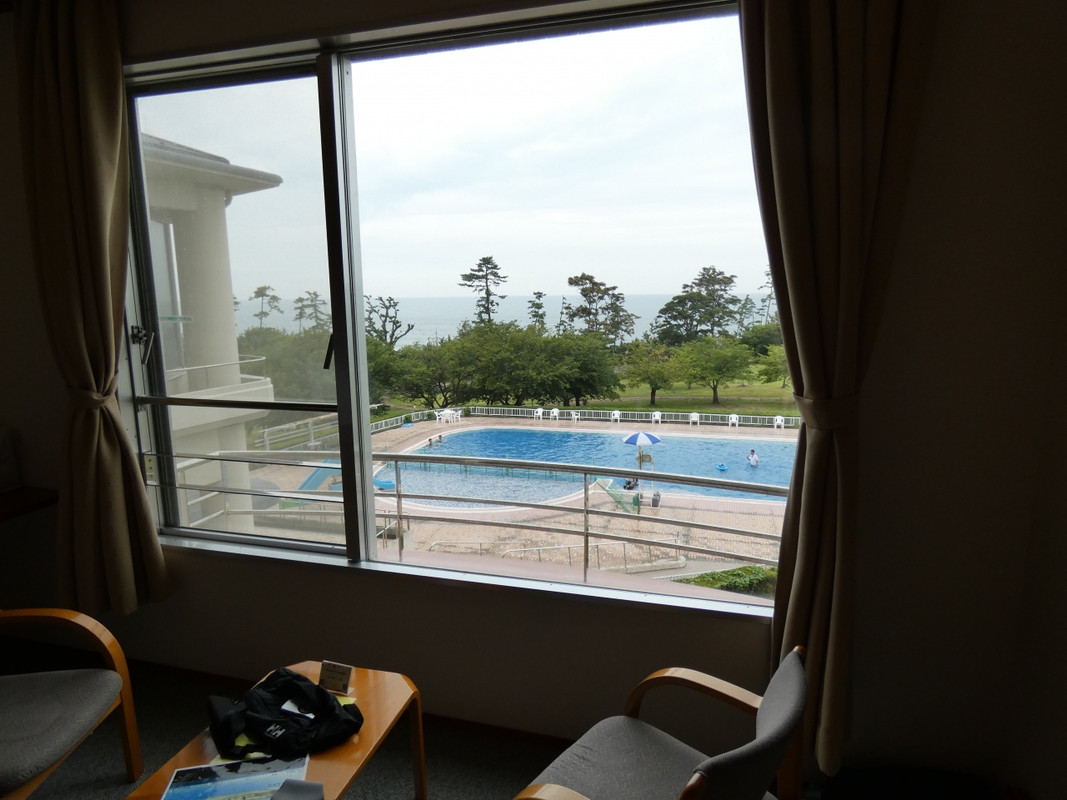 休暇村三国和室からのプール