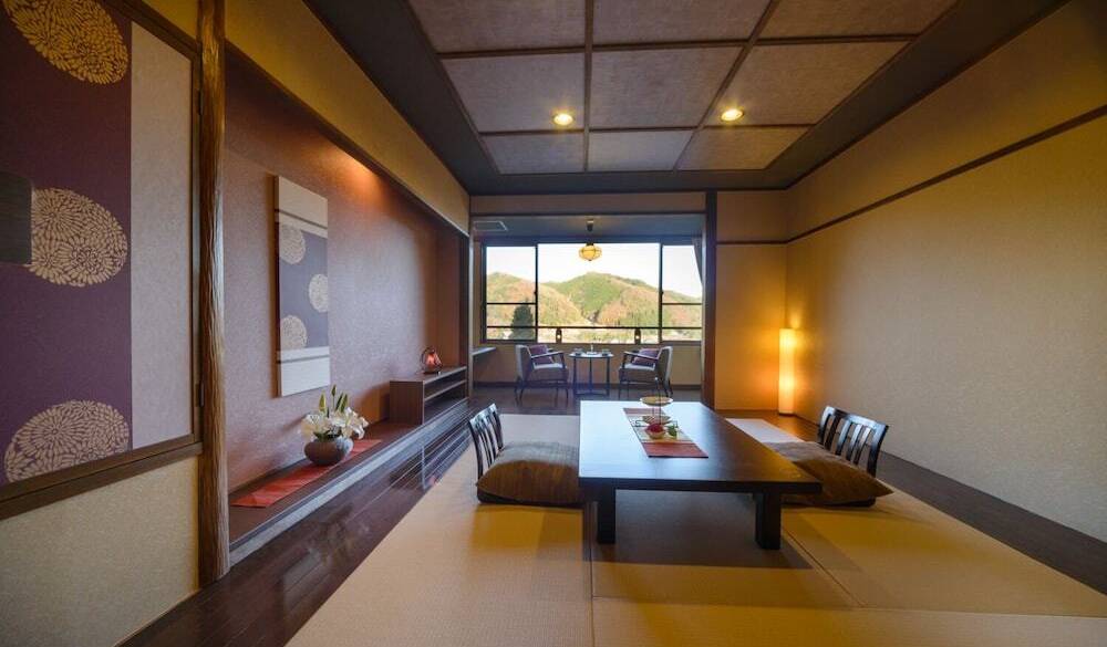 デザイナーズ客室 10畳和室 / 1