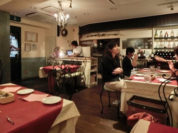 「Bistro COLORIS」内観 1081347 店内のテーブル席の風景です