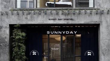 施設の入り口 / 16