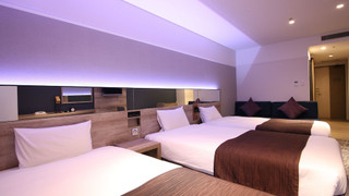 スーペリア トリプルルーム (洗い場つきバスルーム、トイレ仕切り)