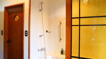 デラックスルームB オオルリのバスルーム / 5