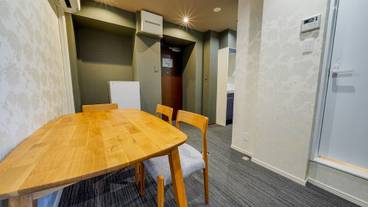 客室内のダイニングエリア / 26