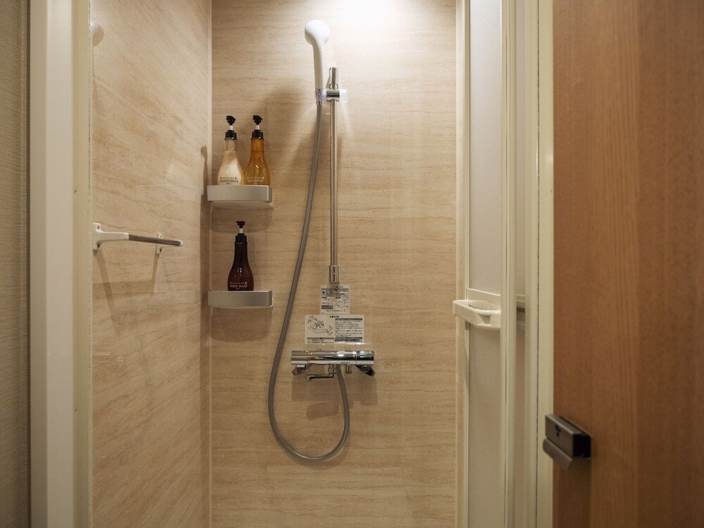 バスルームのシャワー