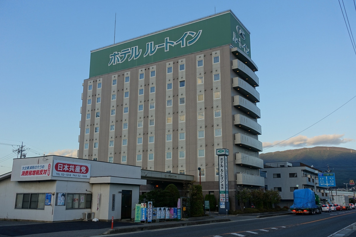 夕方のホテル外観