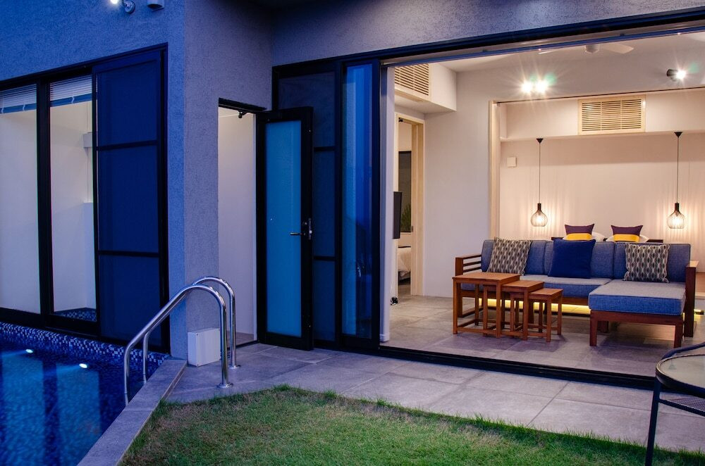 大人だけに許された美ら海を一望できる天空の宿3550962