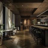 入口を抜けると右にカウンターが / 3