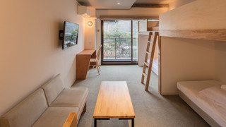 4 人部屋 専用バスルーム