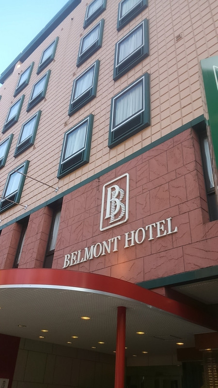 浅草橋駅前から少し東側へ入ったところにあります。