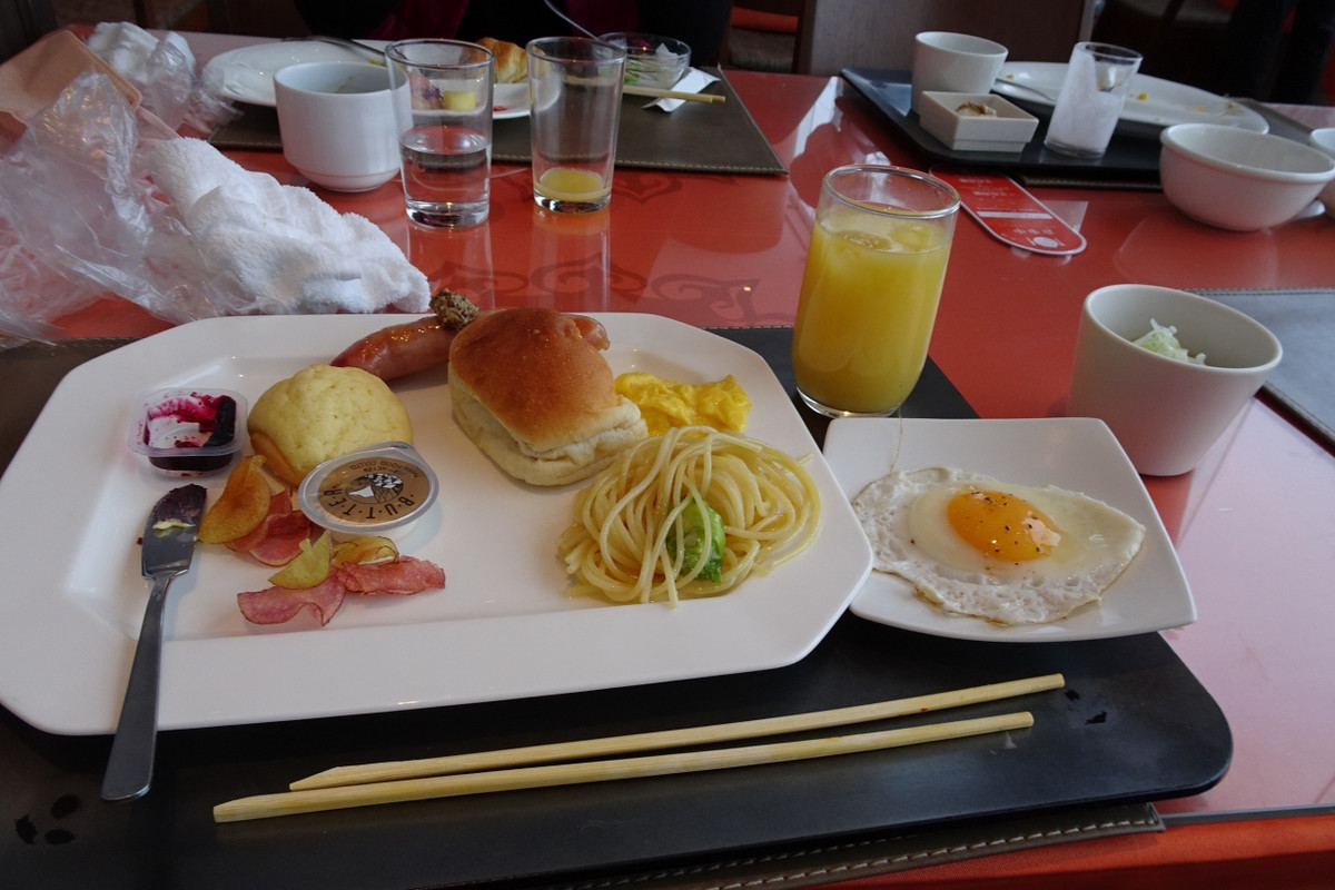 朝食