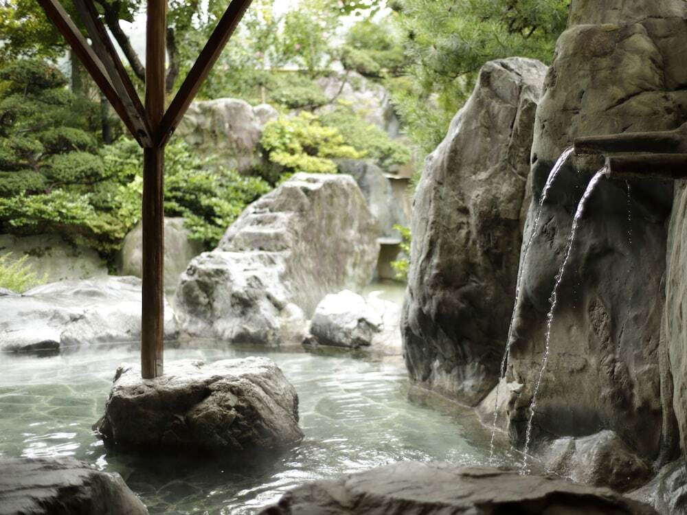 お部屋から阿智村の夜空や昼神温泉郷の景色を見渡しロマンチックな気分に。3645601