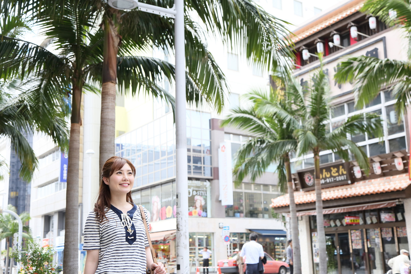 女性　沖縄　旅行　観光