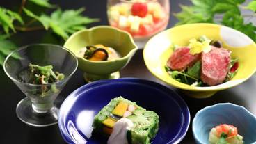 食事・飲み物 / 8