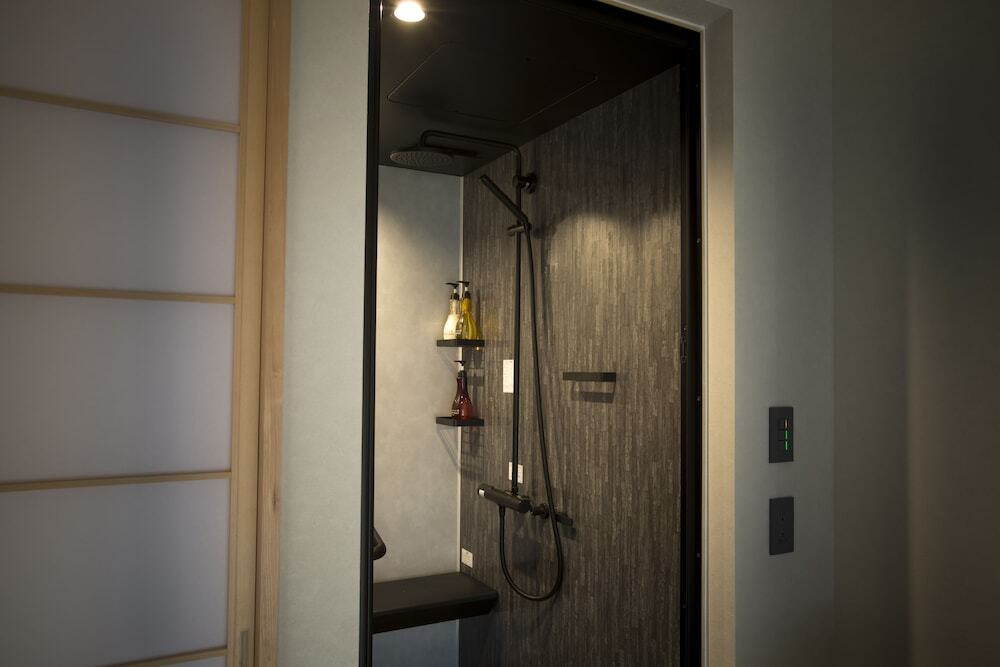 露天風呂付き洋室のシャワーブース