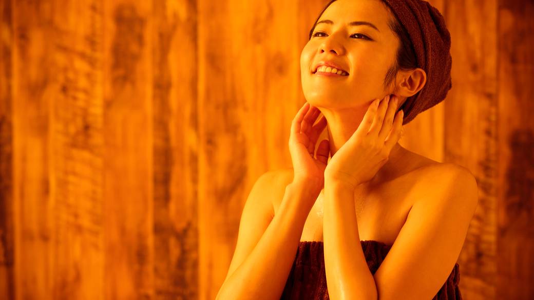 サウナを楽しむ女性のイメージ / 1