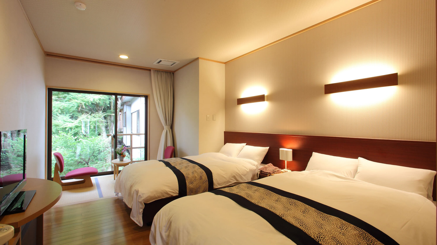 お部屋では、ライトアップされた幻想的な庭園を楽しめます3390647