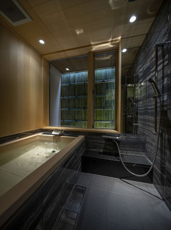 一棟貸しのメゾネットタイプのホテルで、彼と水入らずのひとときを3409826