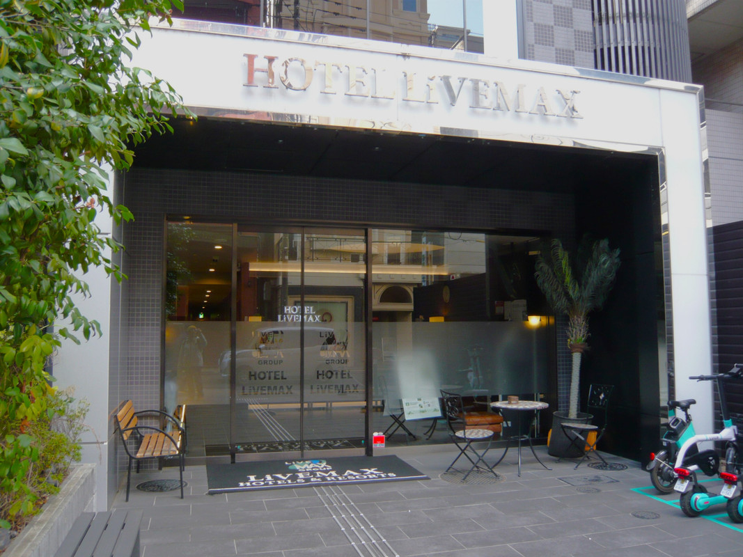 玄関前にパブリックスペースあり