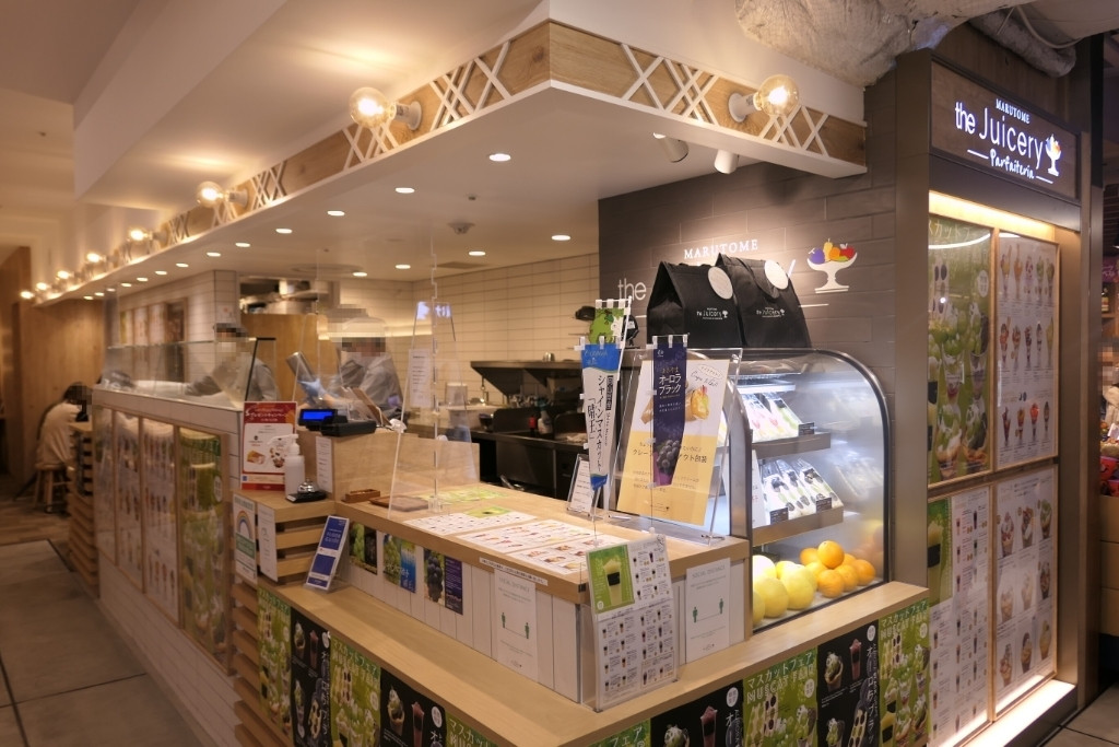 「マルトメ・ザ・ジューサリー パフェテリア ルミネ新宿店」 内観 139037778 店内模様
