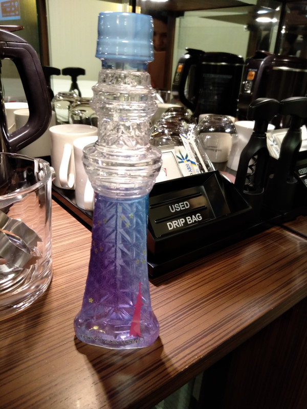 無料でもらえるペットポトルのお水がスカイツリーの形