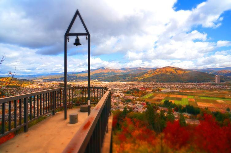 こちらで観光♪温泉街と山々を眺める「花咲山展望台」4090893