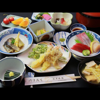 明治時代の建物をそのまま利用、レトロな温泉宿3638835