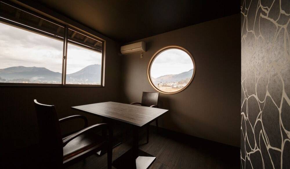 個室食事処一例① / 4