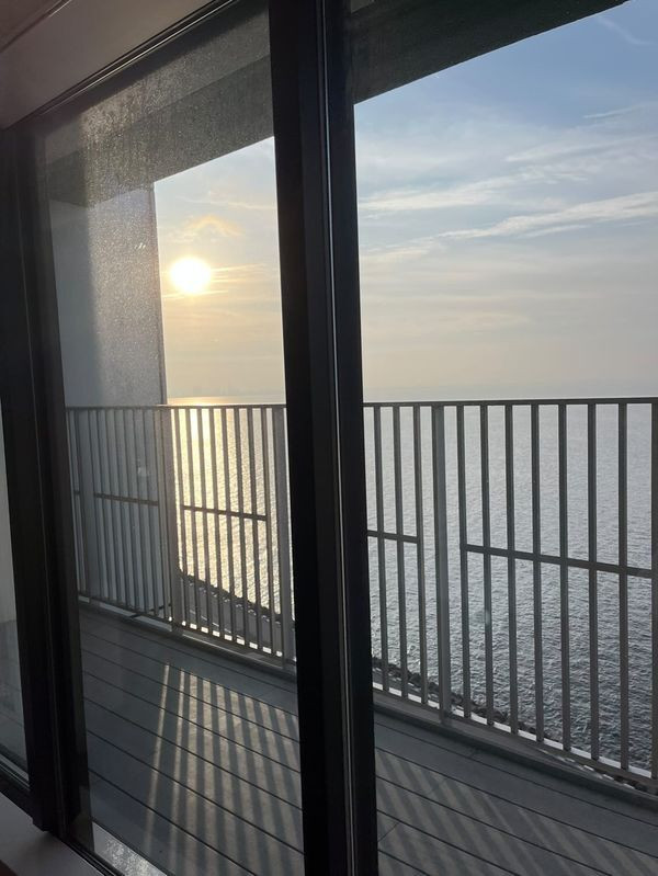 夕陽がお部屋にさしこんでロマンティックな風景に / 7