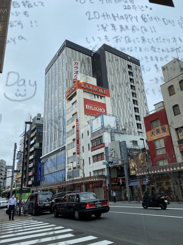 斜向いにあるスタバからの眺め。一階はみずほ銀行