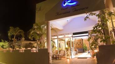 施設の正面 (日没後) / 3