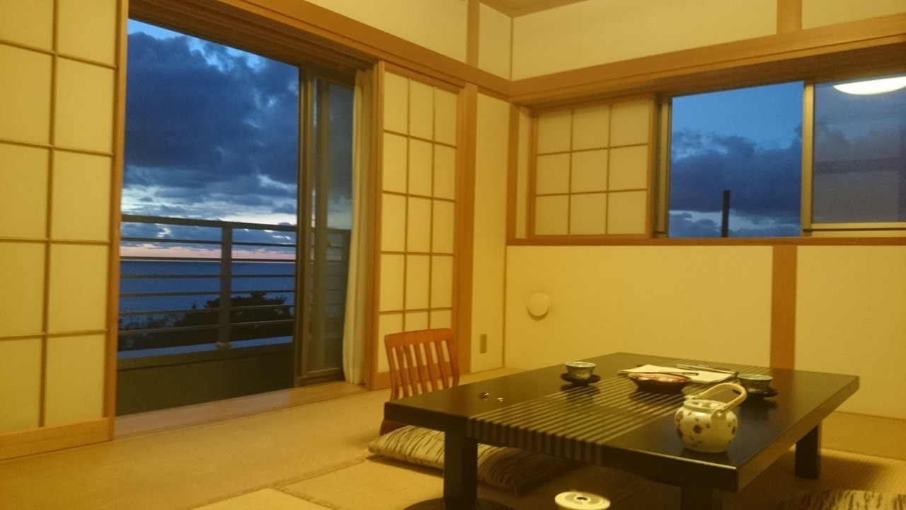 畳敷で心地よい。越前海岸に佇む絶景とグルメ自慢のお宿で癒される4246587