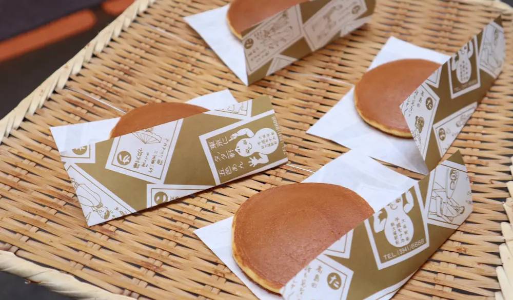 餡なしのどら焼きという「和風パンケーキ」が人気。タイミングが合えば職人さんが焼き立てを提供してくれることもあって、ほっこり気分に。