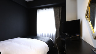 【禁煙】ダブルルーム/ベッド幅140cm×1台/2名まで/13㎡