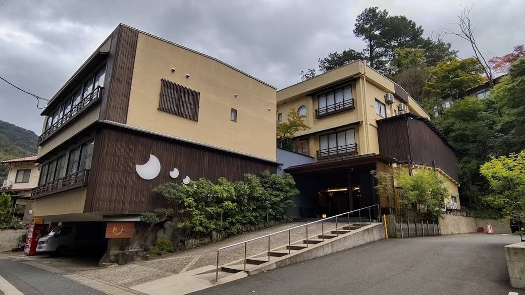 館内の月を探しつつ
チェックアウト / 1