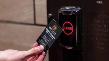 施設の入り口 / 13