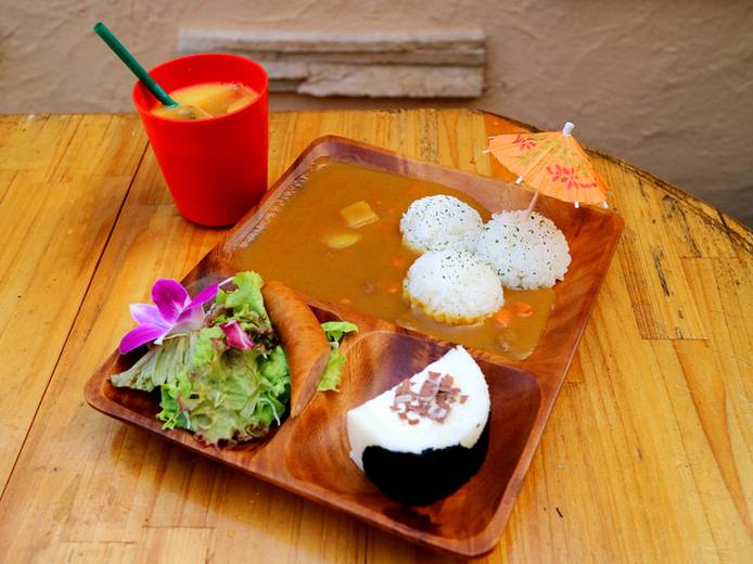 車で伊豆半島に向かい
ハワイアンなランチを / 3