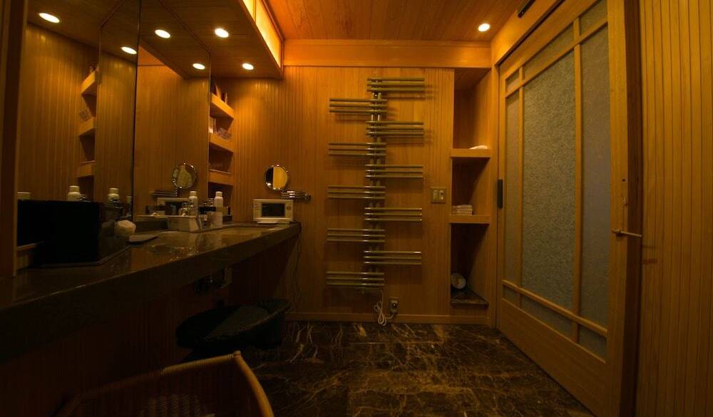 露天風呂付洋室　洗面所 / 3