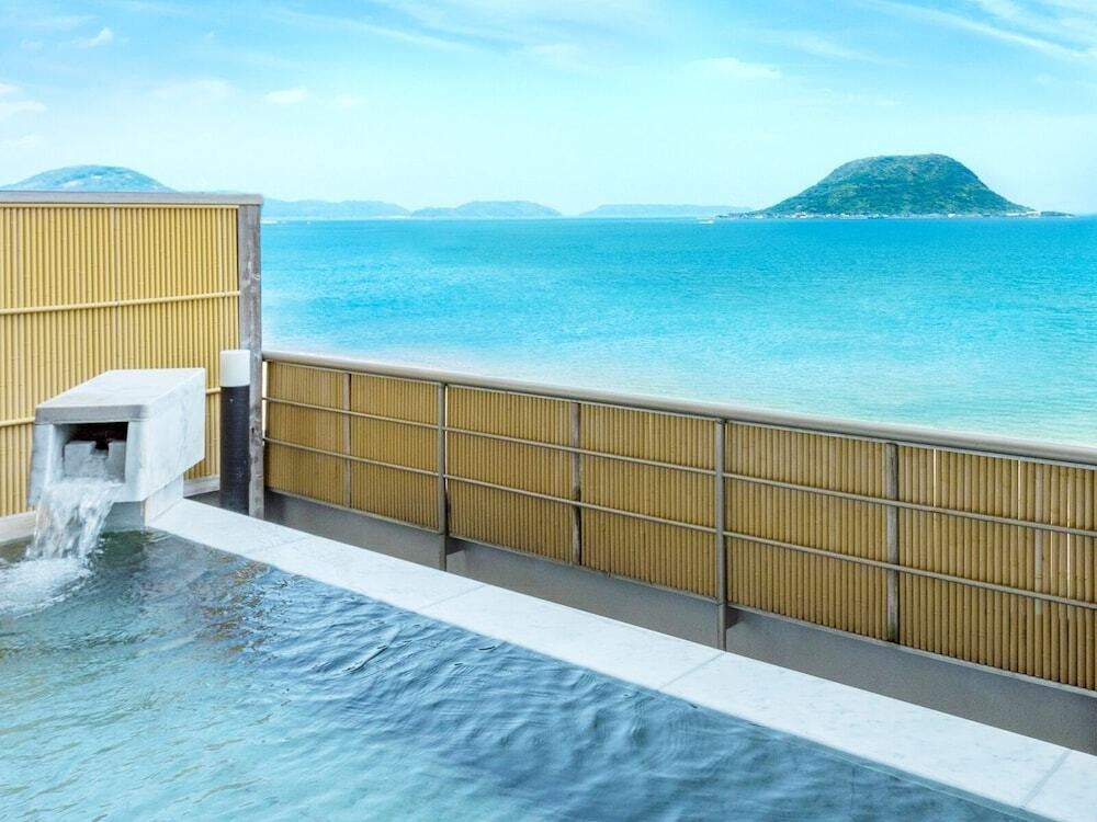 唐津湾の波の音を聴きながら入る展望温泉3485550