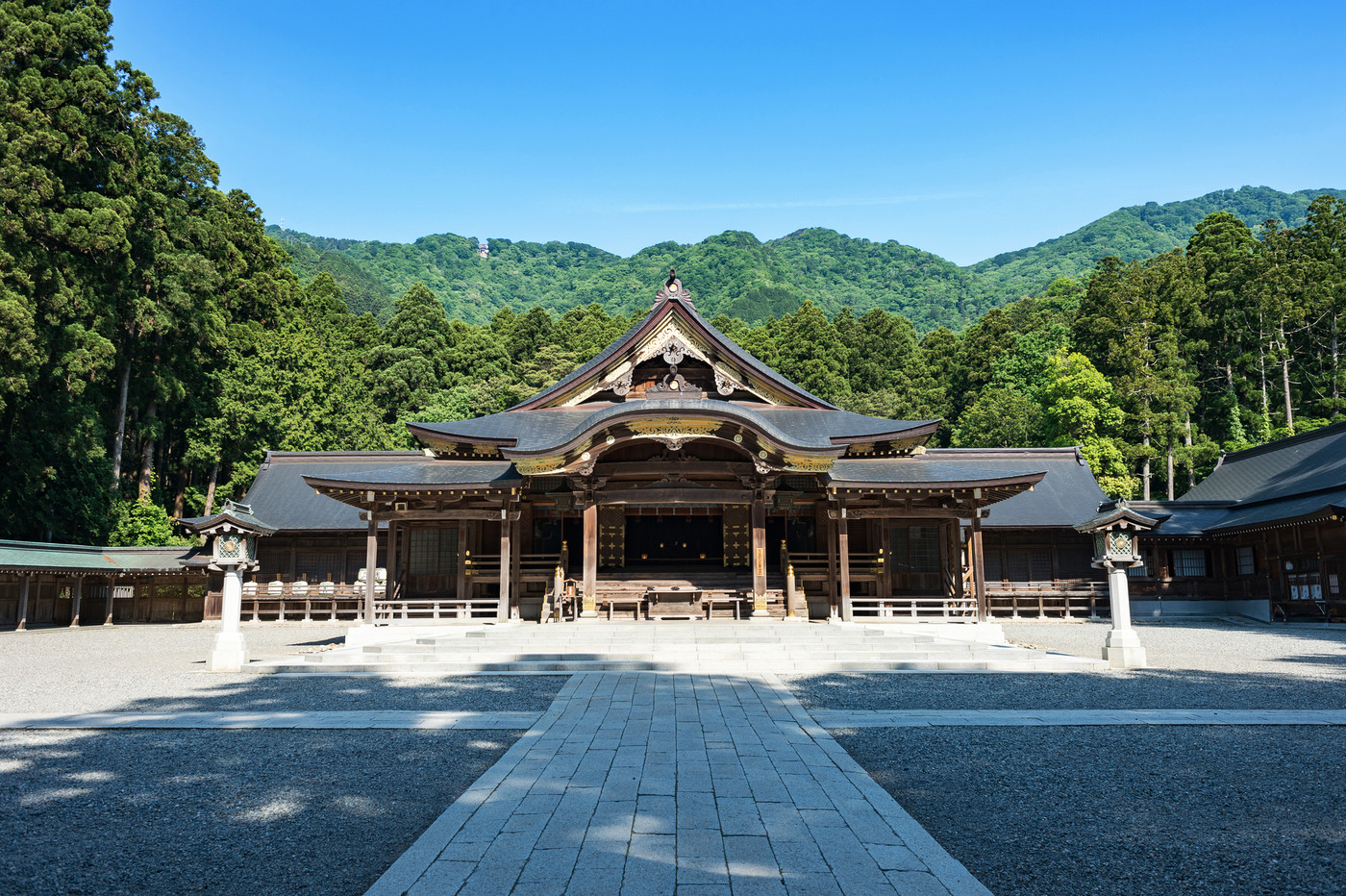 弥彦神社