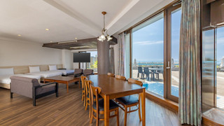 [ルーフテラス付オーシャンビュー] プレミアム洋室5ベッド (禁煙)